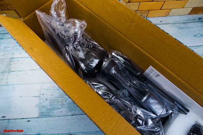 Dibea 2-in-1 Wireless Vacuum Cleaneの下段には本体やノズルなどが収納されていました。