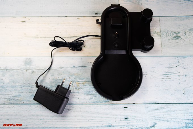 Dibea 2-in-1 Wireless Vacuum Cleaneの充電台はケーブル一体型