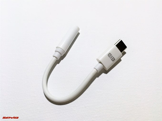 Elephone S8は流行りのイヤホンジャック廃止モデルなので変換アダプターが付属していました。