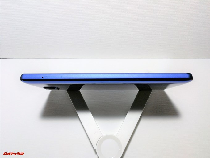 Elephone S8の画面左側面にはSIMスロットが搭載されています。