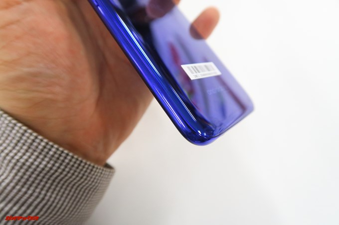 Android One X2のフレームの繋ぎ目は一見繋ぎ目がないように感じるほどの仕上がり