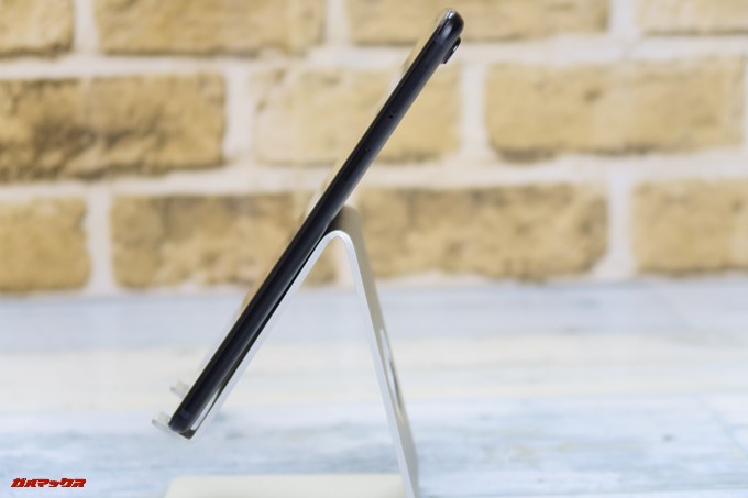 OnePlus 5TはNanoSIMが2枚刺さるスロットが搭載されています。