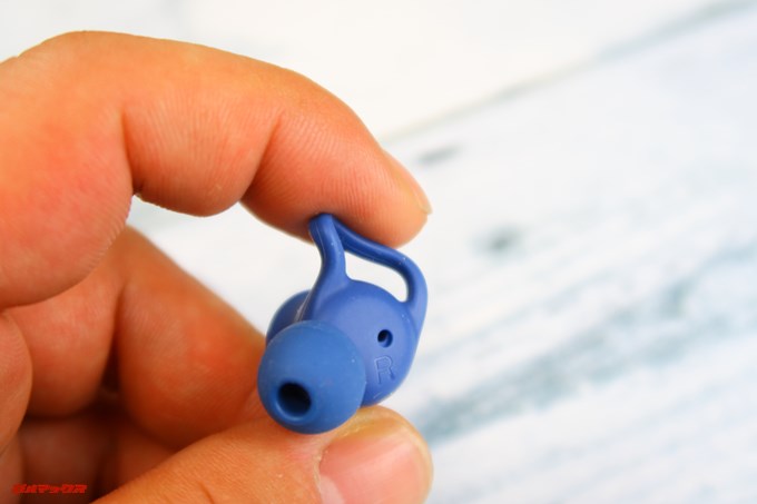 Linner NC50のイヤーフックも非常に柔らかい素材で出来ています。