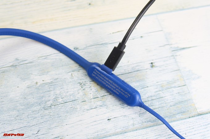 Linner NC50は充電端子のボタンが非常に開けやすいです。