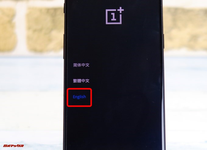 言語選択画面ではEnglishをタップしましょう。中国語を選択すると表示内容が中国語となります。