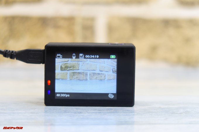 Thieye E7は充電しながら撮影する事が可能です。