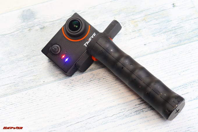 Thieye E7の手持ち動画撮影では単純な三脚穴用のグリップを取り付けて撮影してきました。