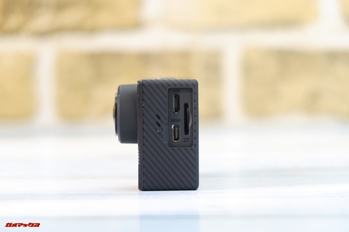 Thieye E7の本体左側面には各種端子がまとまって搭載されています。