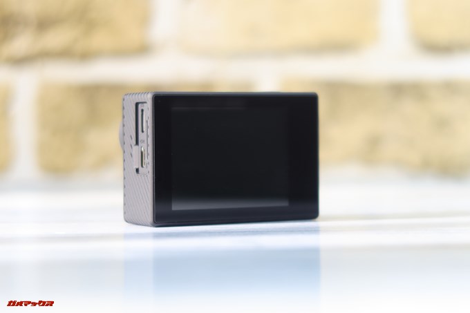 Thieye E7には映像確認用で2型のコンパクトなディスプレイが備わっています。