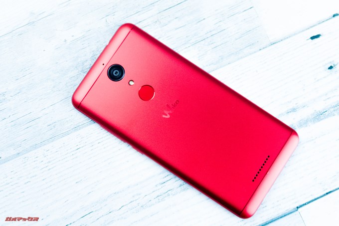 Wiko VIEWの実物は非常に明るい美しいレッドでした