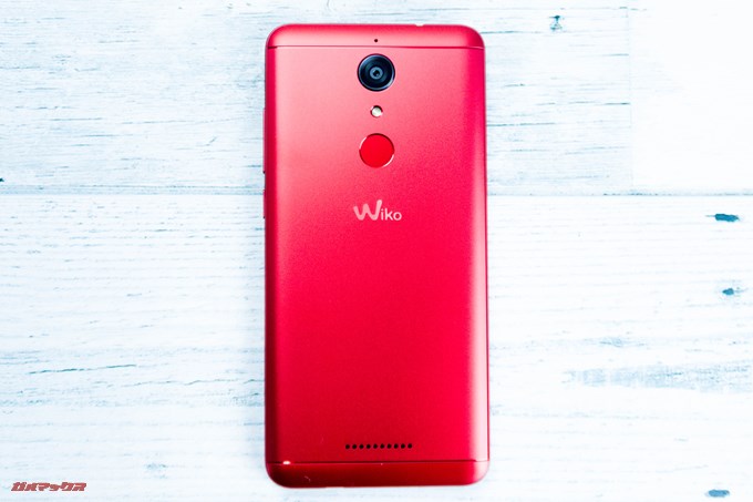 Wiko VIEWのスピーカーは本体背面に備わっています。