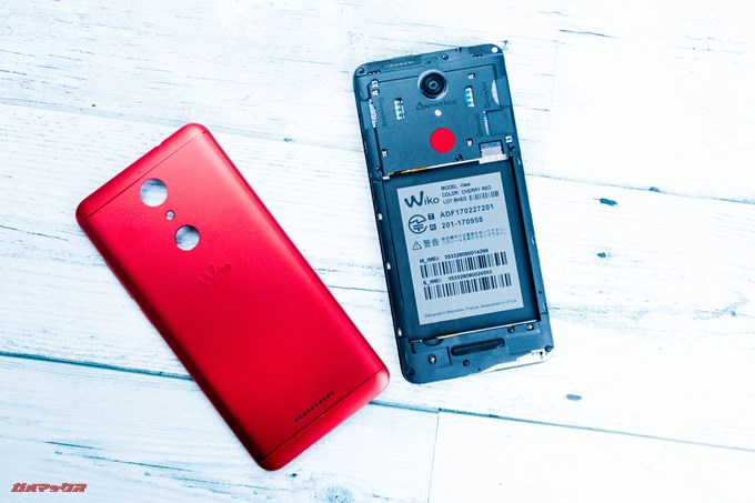 Wiko VIEWの背面カバーが外れました。かなり硬いです