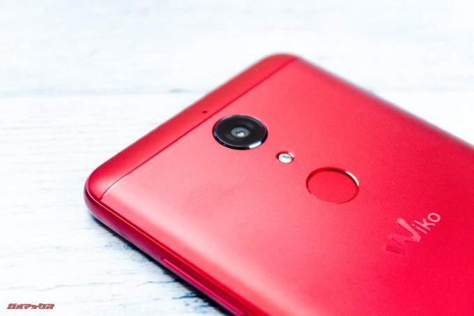 Wiko VIEWのカメラは出っ張っています