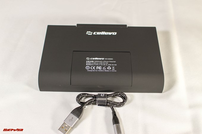 cellevo GAME POWERは本体と充電用ケーブルのみが付属していました。