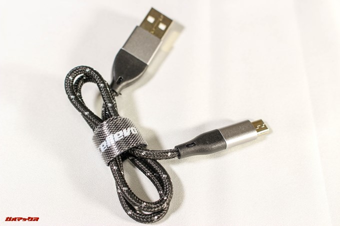 cellevo GAME POWERに付属するケーブルは費用に高品質で布巻き+アルミ素材を利用した専用設計のケーブルです。