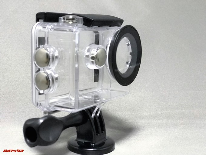 EKEN H9sの防水ケースは衝撃吸収も兼ねるカバーとしても利用可能です。