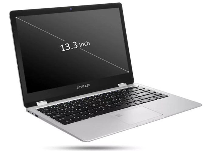 ディスプレイは13.3型でモバイル向けのサイズ感です