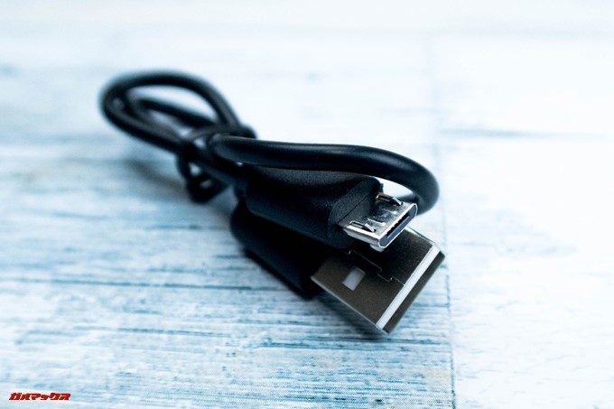 dodocool DP13にはMicroUSBケーブルも付属しています