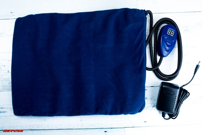 ペット用ホットカーペットはACケーブルがセパレートタイプです。