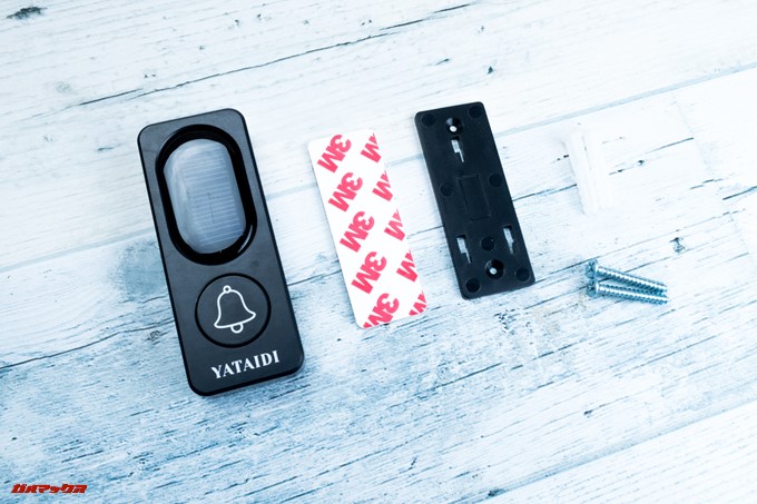 YATAIDI ワイヤレス チャイムには外壁に取り付けるためのビスなどが付属していましたが僕は両面テープで取り付けてしまいました。