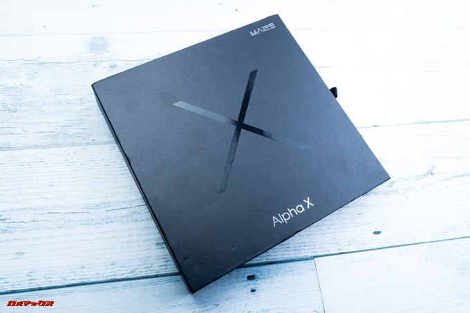 MAZE Alpha Xの外箱はブラックでXのロゴが大きく記載されているカッコイイ外箱でした。