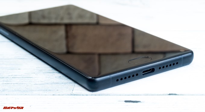 MAZE Alpha Xの充電端子は流行りのUSB Type-Çを採用しています。