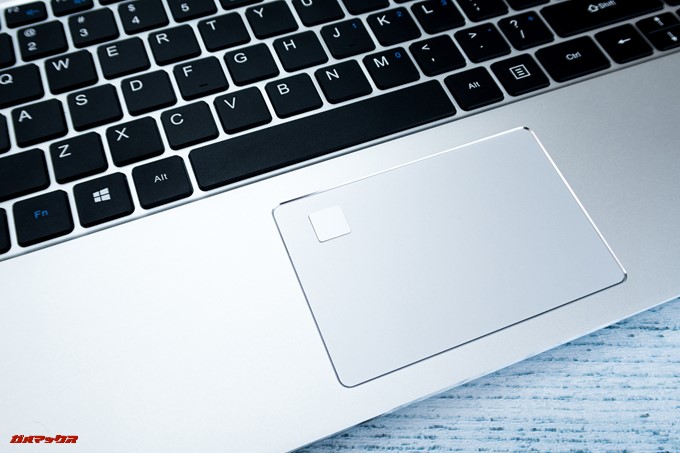 Teclast F6 Proの指紋認証は認識速度が早くタップするだけで一瞬でロック解除できます。