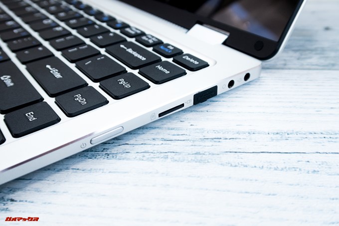 Teclast F6 ProはMicroSDを差し込んでも出っ張らないので挿しっぱなしにして保存容量の拡張用として利用できる。