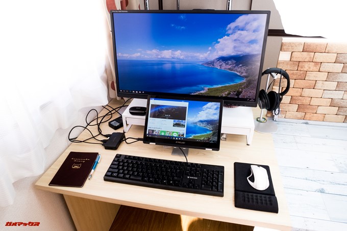 Teclast F6 Proのキーボードを折りたたみスタンドに乗せることで省スペースでデスクトップスタイルを実現することが可能です。