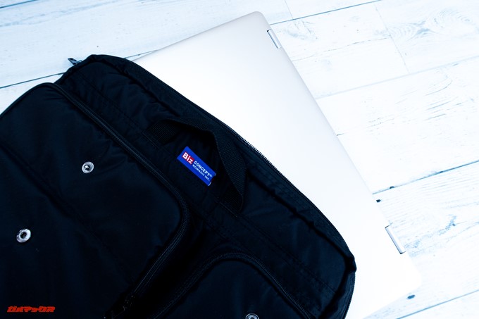 Teclast F6 Proはコンパクトで薄いので小さめのカバンでも入ります。