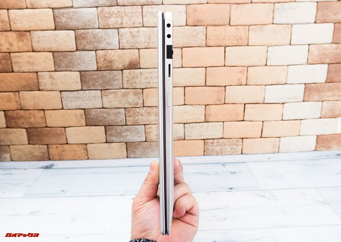 Teclast F6 Proの厚みはわずか1.6mm