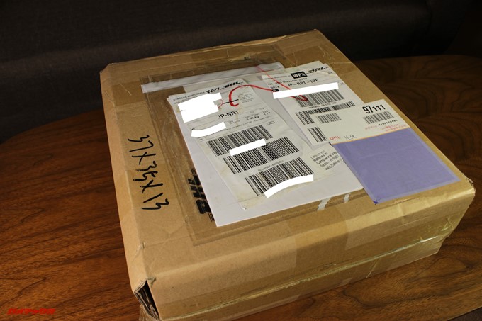 YEPO 737A Notebookの梱包は結構汚かったです。