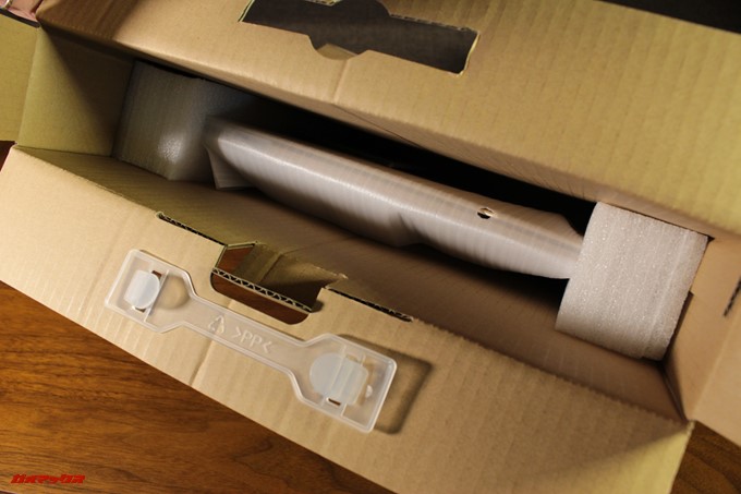 YEPO 737A Notebookの中身はクッション材が入っているので衝撃に強くて海外からの輸送でも安心です。