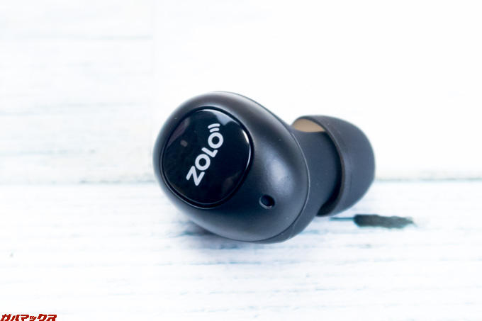 Zolo Liberty+ 2のZOLOロゴの部分は物理ボタンとなっています。