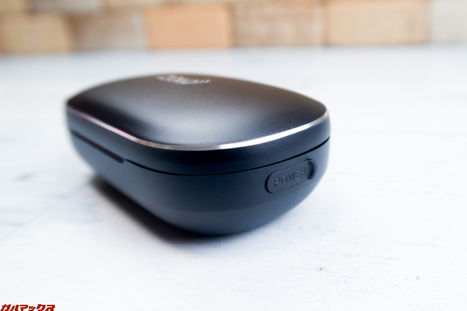 Zolo Liberty+ 2のケース本体には充電用のmicroUSB端子が備わっています。