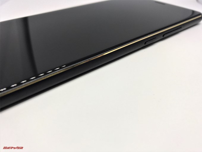 nubia Z17 liteのedge部分はゴールドのダイヤモンドカットが施されています。