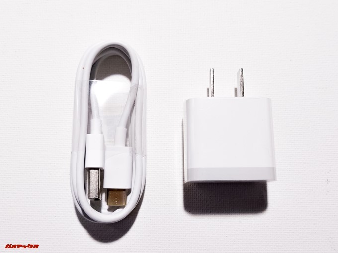 Xiaomi Mi 5Xには日本で利用できるACアダプターが付属していました