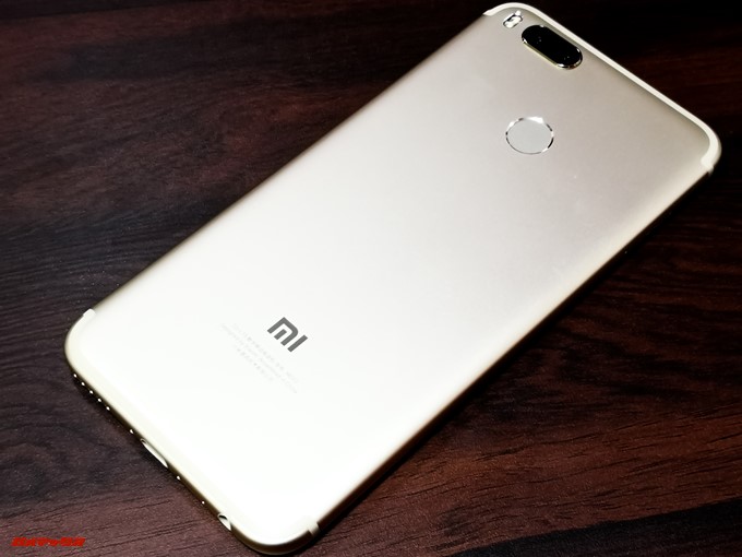Xiaomi Mi 5Xの背面はメタルボディー仕様でした