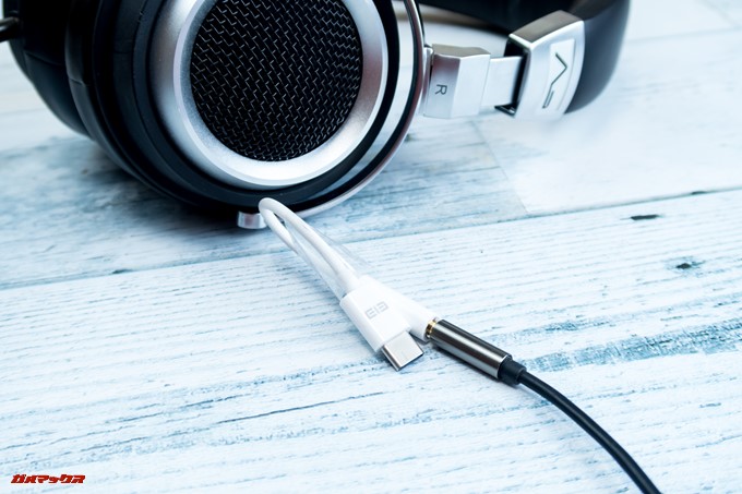 Elephone U Proの同梱物には有線イヤホンを利用できるアタッチメントも付属してました