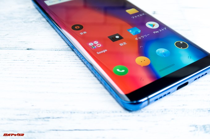 Elephone U Proはエッジディスプレイを採用しています