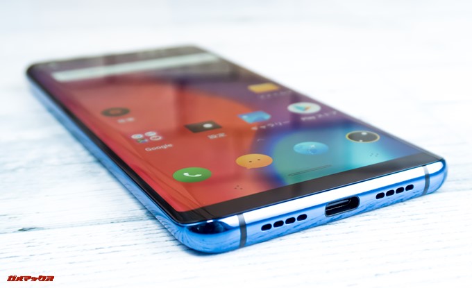 Elephone U Proの本体下部には充電端子とスピーカー。イヤホンジャックは非搭載です
