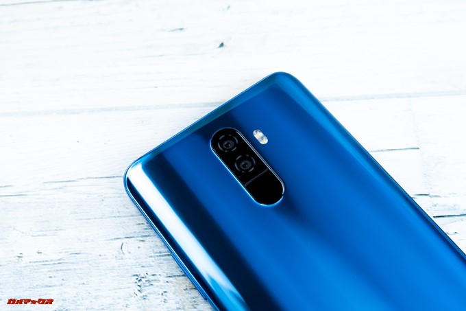 Elephone U Proの指紋認証ユニットはカメラと同じ高さで並んでいる為、カメラレンズを触りがちです