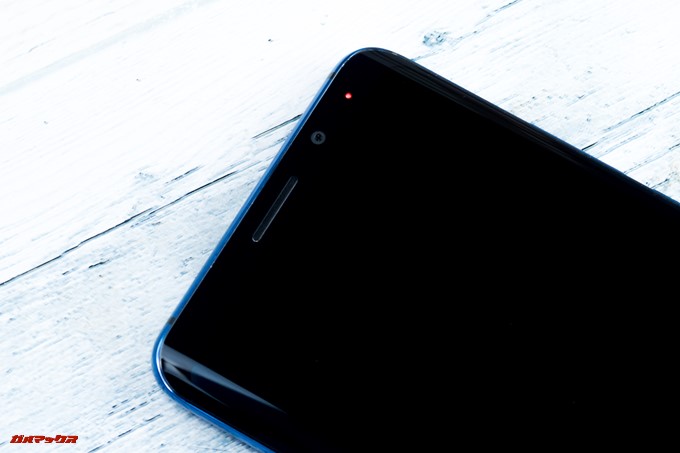 Elephone U Proには通知をLEDで知らせてくれる通知LEDが備わっていました