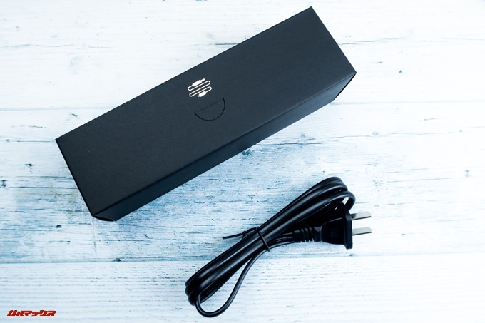 JMGO M6 Portable DLP Projectorに同梱されていた電源コードは日本のプラグ形状なのでアタッチメント不要で利用できます