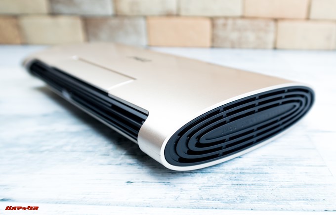 JMGO M6 Portable DLP Projectorには大型の排熱スリット