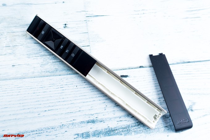 JMGO M6 Portable DLP Projectorのリモコンの蓋が空きました