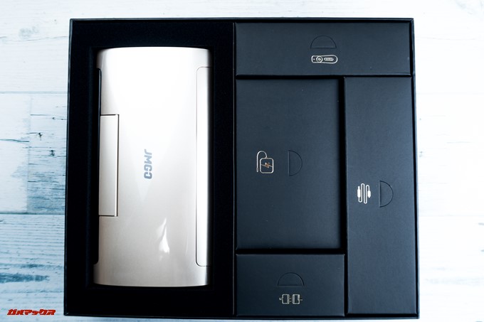 JMGO M6 Portable DLP Projectorに付属するアクセサリー類は綺麗に箱ごとに梱包されています