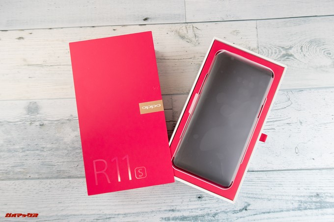 OPPO R11sの外箱はスライド式で高品質な外箱でした