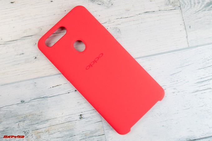 OPPO R11sには専用のケースが付属しています