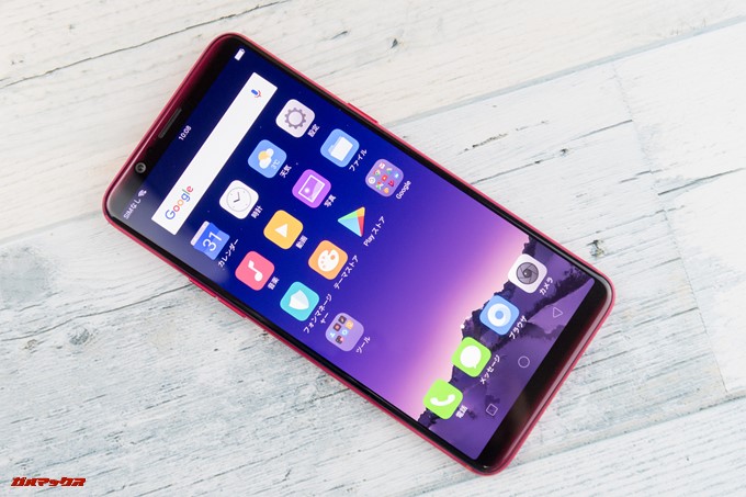 OPPO R11sのディスプレイ側は18:9ディスプレイを備えているのでほぼ画面
